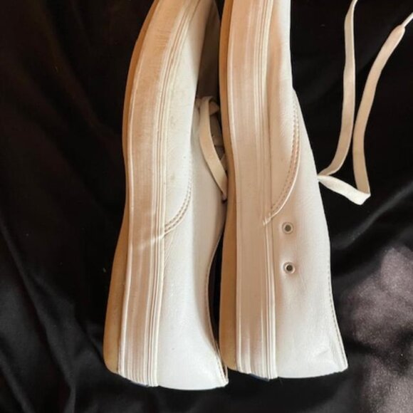 shoes - Picture 2 of 4